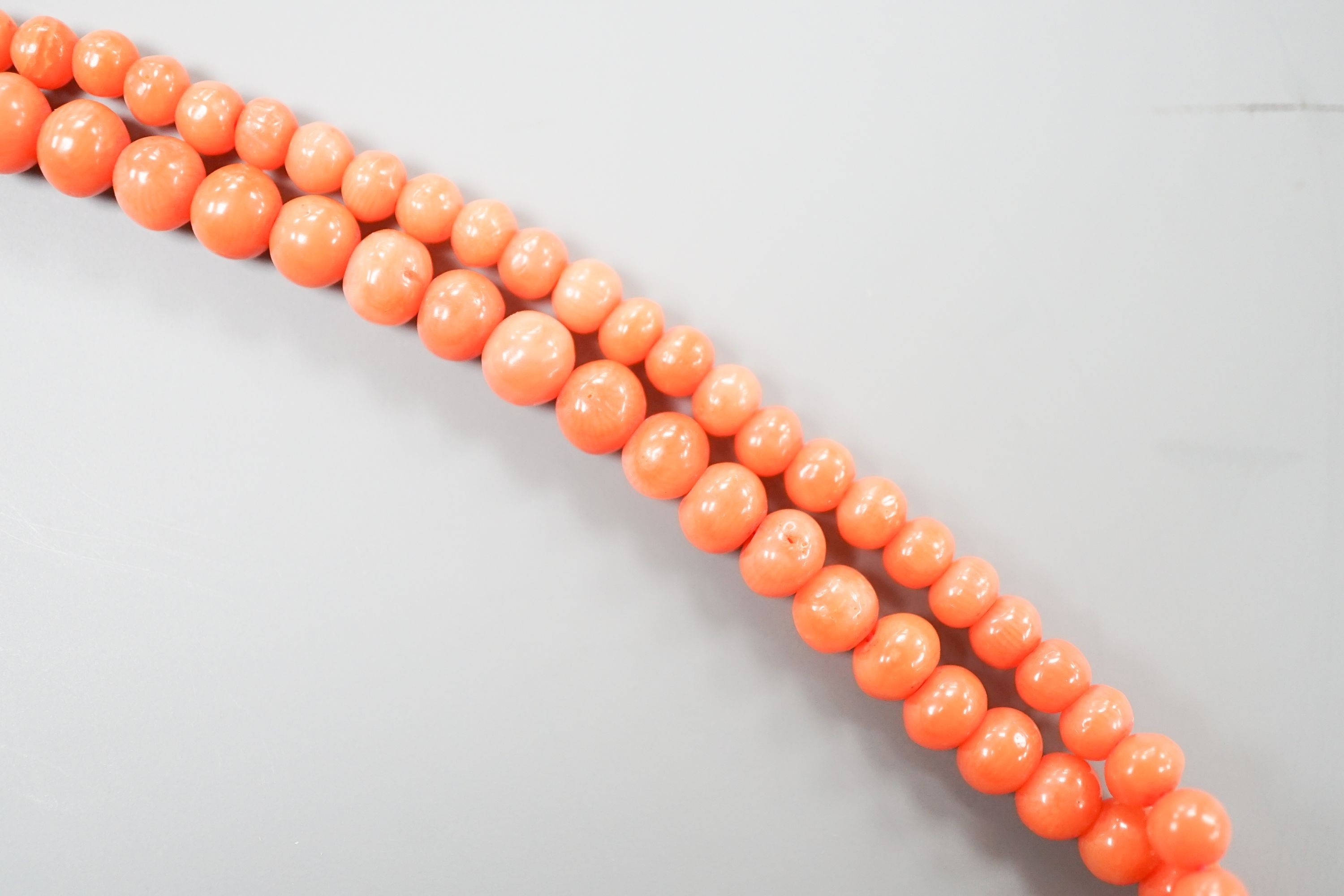 A single strand graduated coral bead necklace, 93cm, gross weight 28 grams.